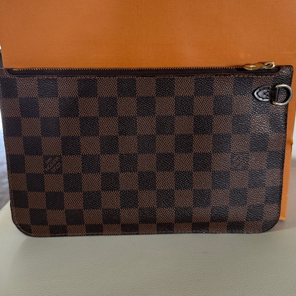 Louis Vuitton Damier Ebene Wristlet authentic - Picture 3 of 12